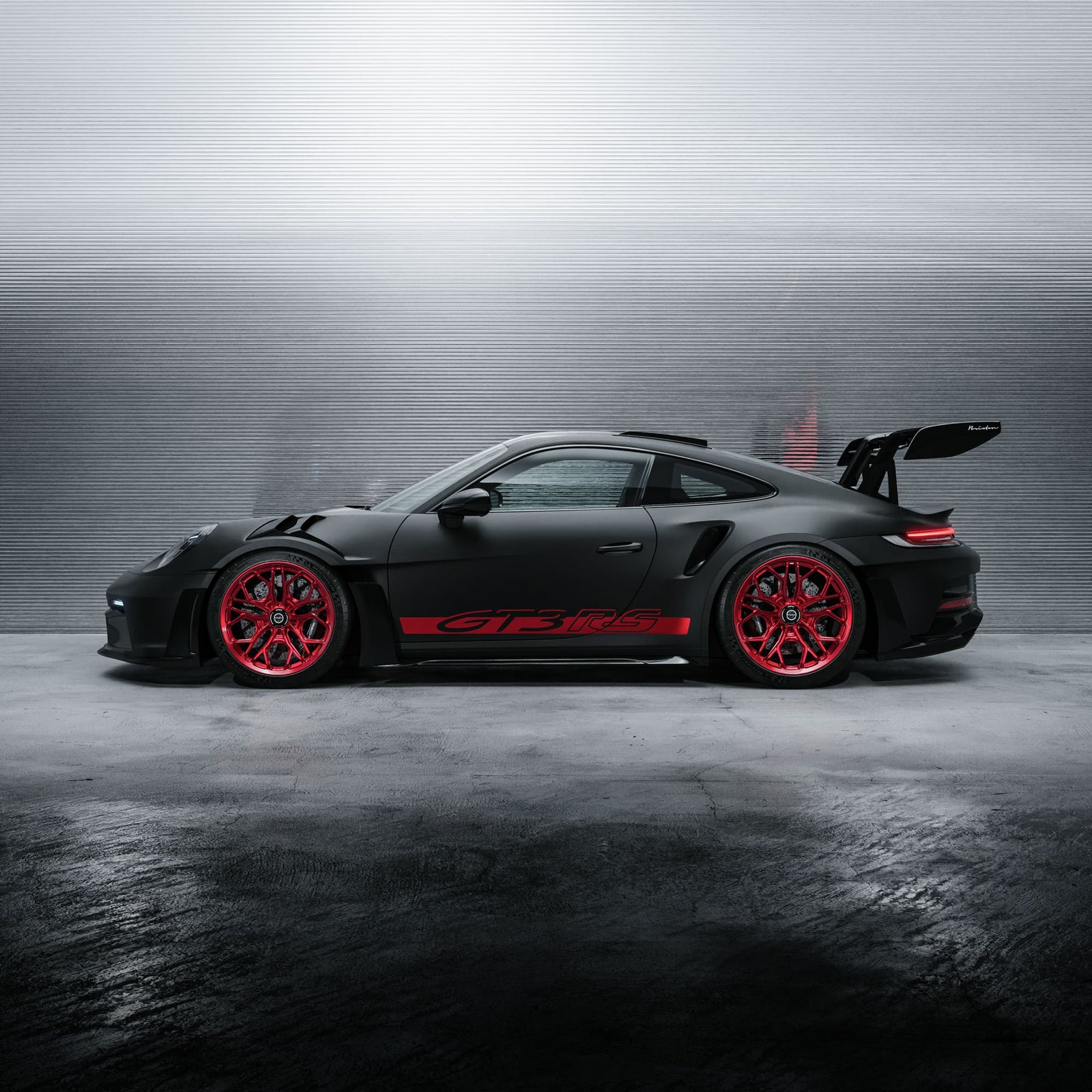 Porsche 911 GT3 RS with red wheels